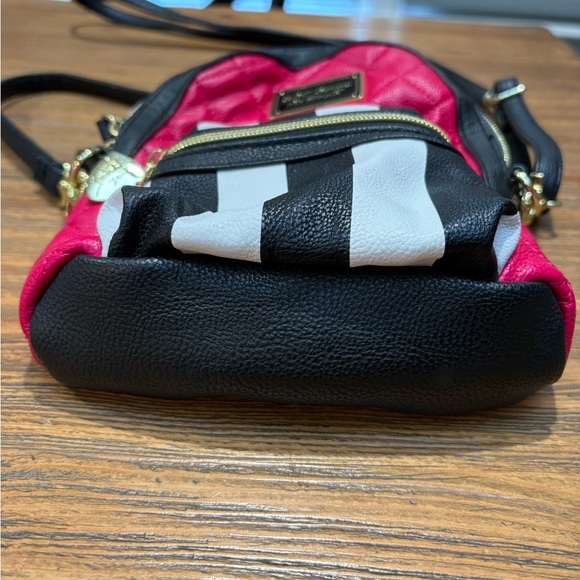 Betsey Johnson Vibrant Pink and Black Crossbody Bag - Picture 4 of 11